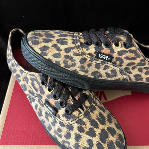 Vans - Picture 3 of 7